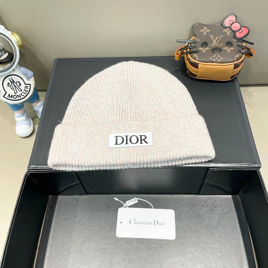 KNITTED BEANIE HAT IN LIGHT BEIGE WOOL AND RABBIT FUR 439679