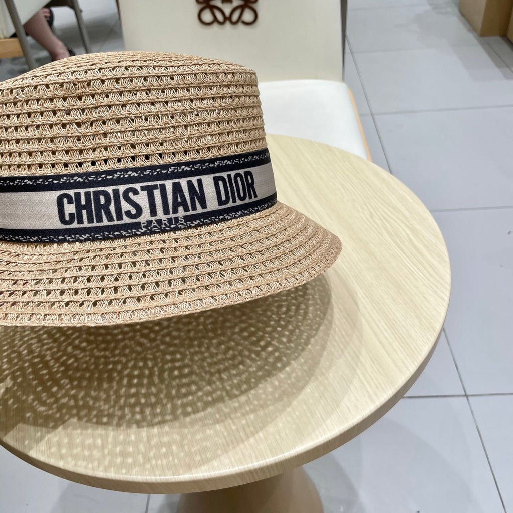 BUCKET HAT IN DARK BEIGE RAFFIA