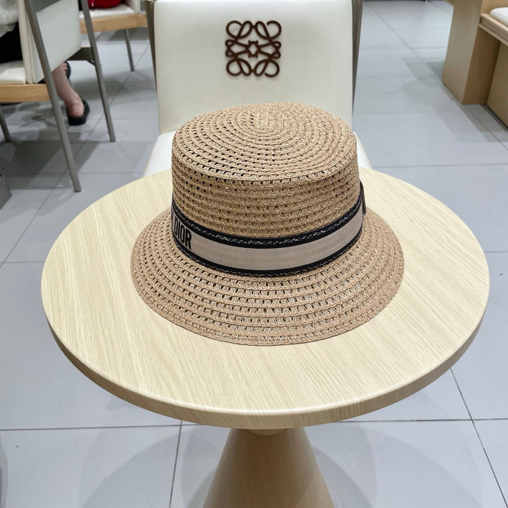 BUCKET HAT IN DARK BEIGE RAFFIA