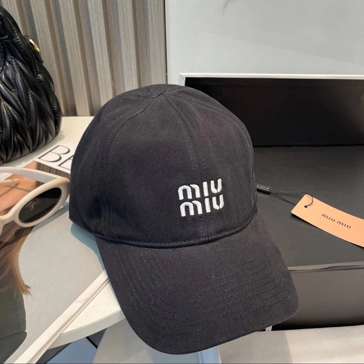 MM BASEBALL CAP IN BLACK FABRIC BRAND EMBROIDERY