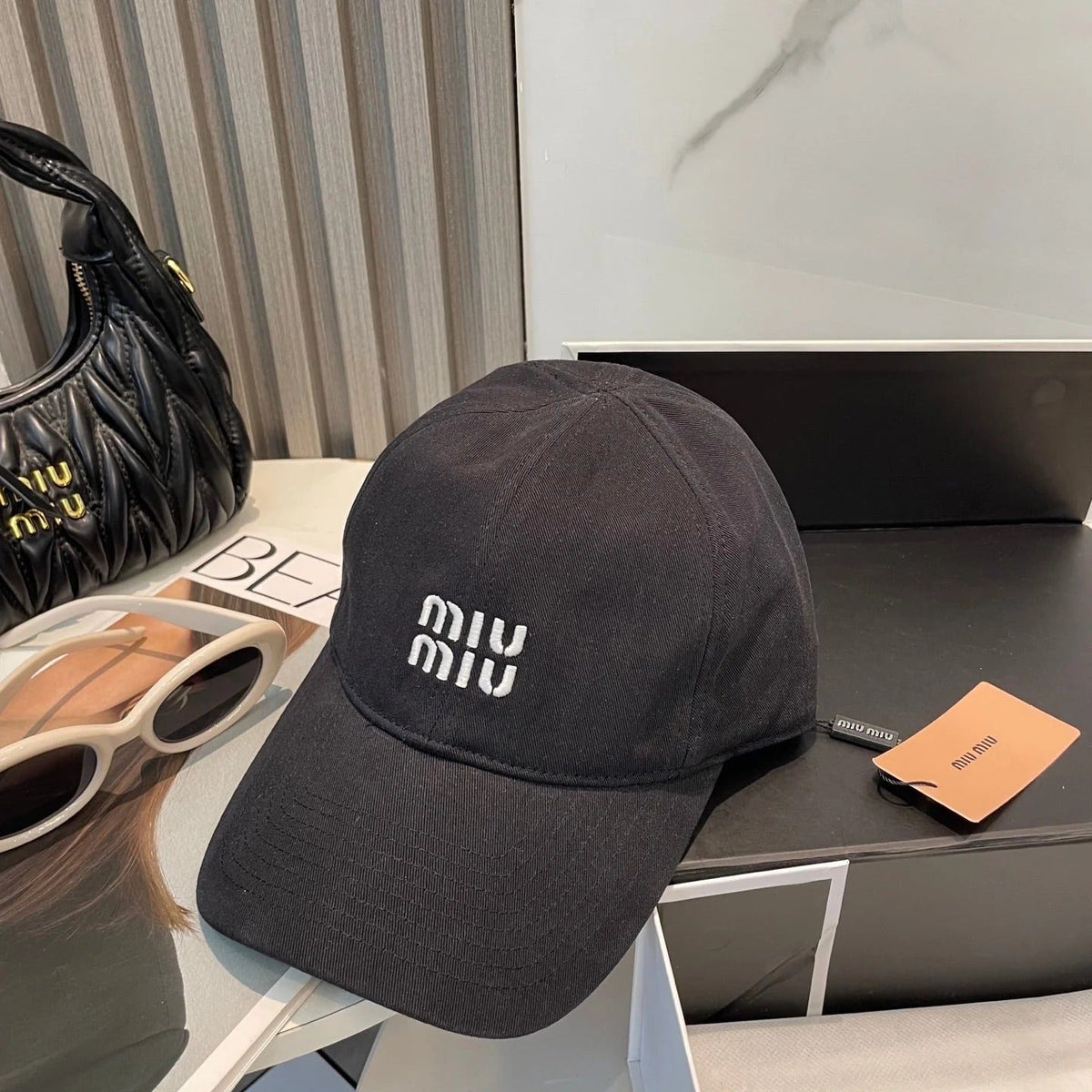 MM BASEBALL CAP IN BLACK FABRIC BRAND EMBROIDERY