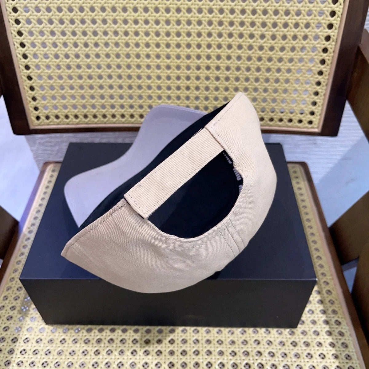 MM BASEBALL CAP IN LIGHT BEIGE AND PURPLE FABRIC WITH LOGO EMBROIDERY